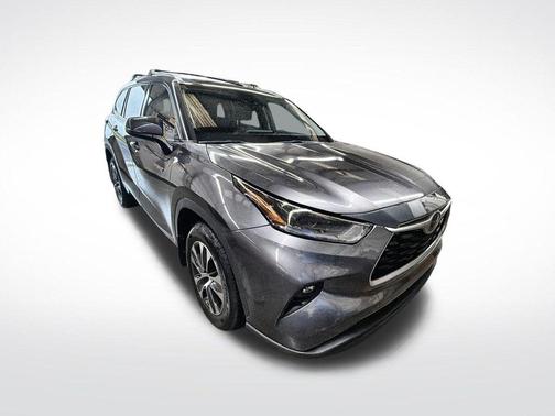 Magnetic Gray Metallic 2021 Toyota Highlander Hybrid XLE