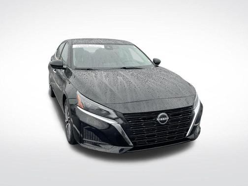 Super Black 2025 Nissan Altima 2.5 SV