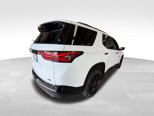 White 2023 Chevrolet Traverse Premier