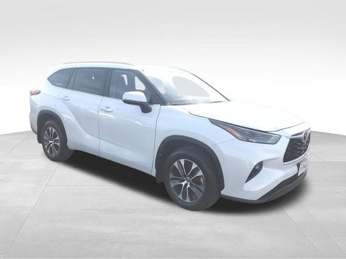Wind Chill Pearl 2023 Toyota Highlander XLE