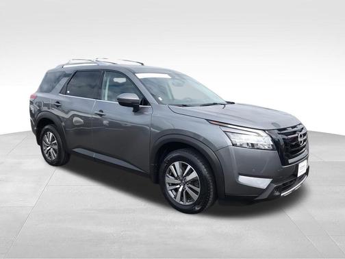 Gun Metallic 2023 Nissan Pathfinder SL 4WD