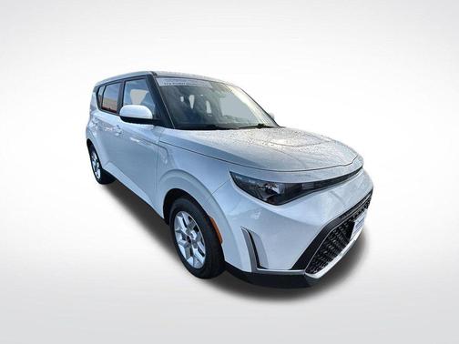 Snow White Pearl 2025 Kia Soul LX