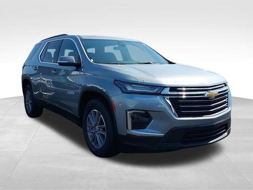 Sterling Gray Metallic 2023 Chevrolet Traverse LT Cloth