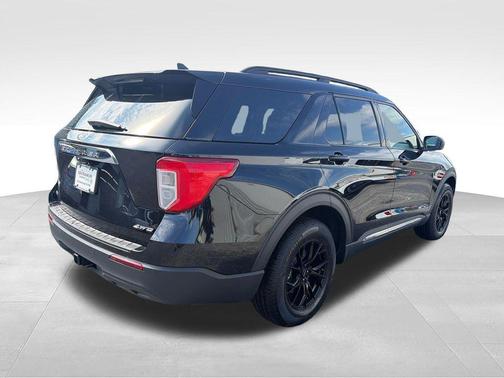 AGATE BLACK METALLIC 2023 Ford Explorer XLT