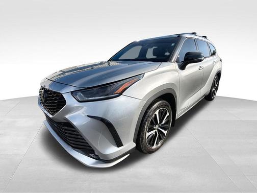 Celestial Silver Metallic 2022 Toyota Highlander XSE
