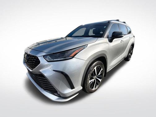 Celestial Silver Metallic 2022 Toyota Highlander XSE