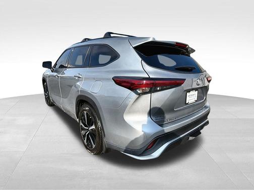 Celestial Silver Metallic 2022 Toyota Highlander XSE