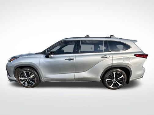 Celestial Silver Metallic 2022 Toyota Highlander XSE
