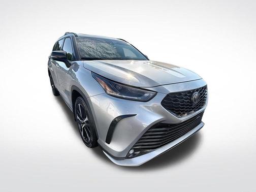 Celestial Silver Metallic 2022 Toyota Highlander XSE