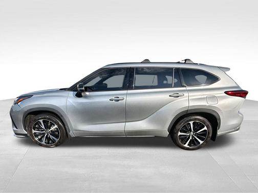 Celestial Silver Metallic 2022 Toyota Highlander XSE