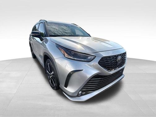Celestial Silver Metallic 2022 Toyota Highlander XSE
