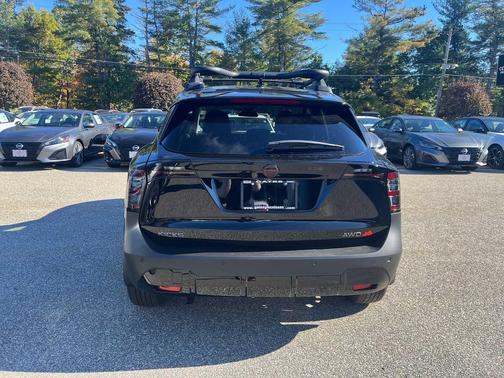 Super Black 2027 Nissan Kicks SV