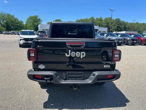 Black Clearcoat 2020 Jeep Gladiator Overland
