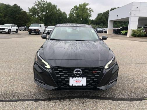 Super Black 2026 Nissan Altima SR AWD