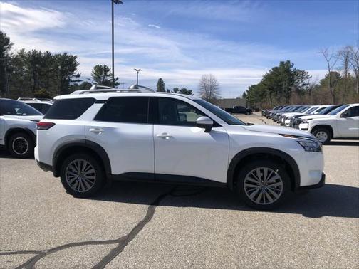 2025 Nissan Pathfinder SL 4WD