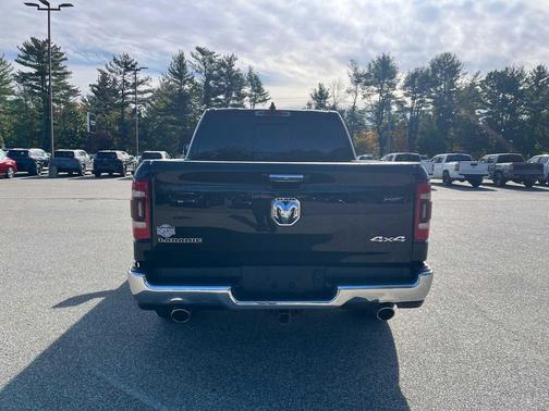 Diamond Black Crystal Pearlcoat 2021 RAM 1500 Laramie