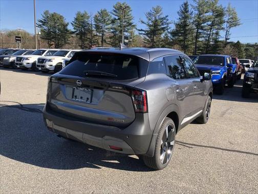 2025 Nissan Kicks SR