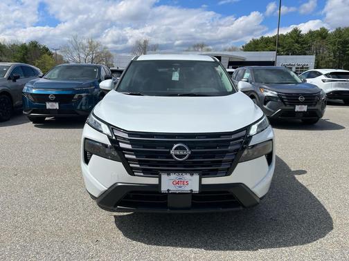 Everest White Pearl Tricoat 2026 Nissan Rogue SV