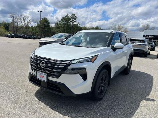 Everest White Pearl Tricoat 2026 Nissan Rogue SV