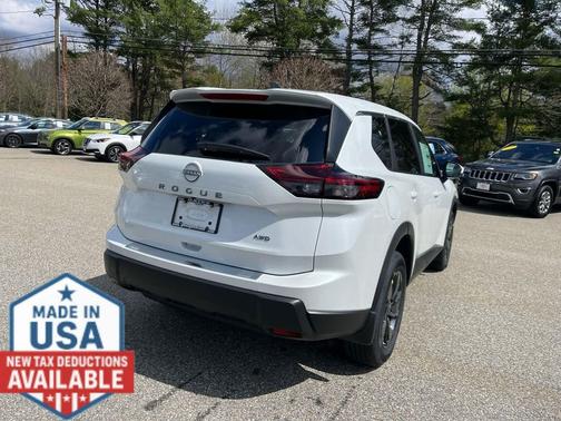 Everest White Pearl Tricoat 2026 Nissan Rogue SV