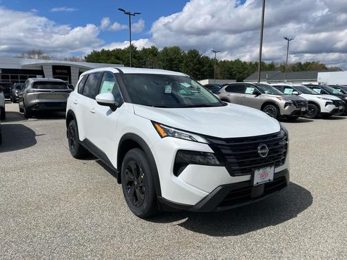 Everest White Pearl Tricoat 2026 Nissan Rogue SV