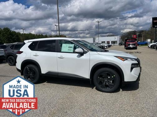 Everest White Pearl Tricoat 2026 Nissan Rogue SV