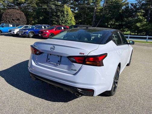 Gray Sky Pearl/Super Black 2026 Nissan Altima SR AWD