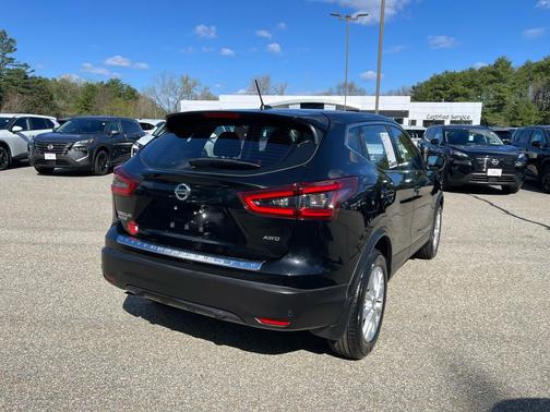 Magnetic Black Pearl 2021 Nissan Rogue Sport S