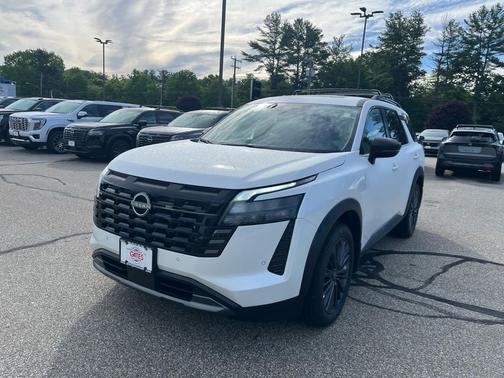 Everest White Pearl 2026 Nissan Pathfinder SL