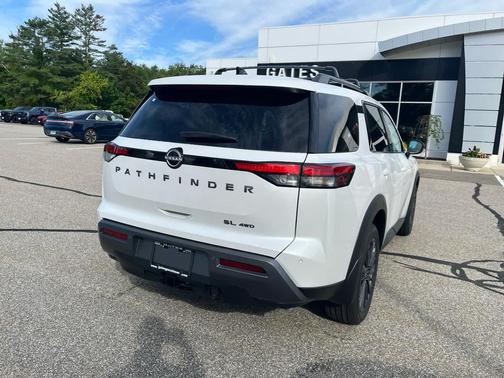 Everest White Pearl 2026 Nissan Pathfinder SL