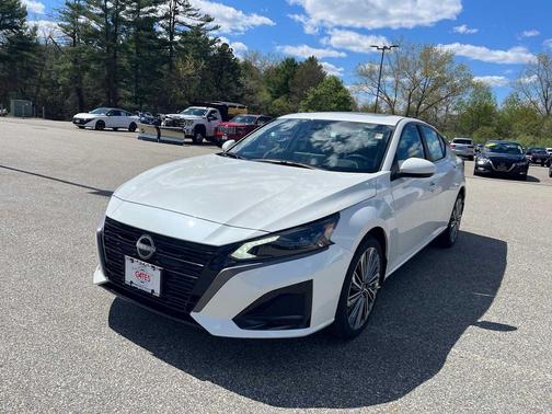 Pearl White Tricoat 2026 Nissan Altima SV AWD