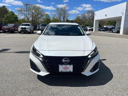 Pearl White Tricoat 2026 Nissan Altima SV AWD