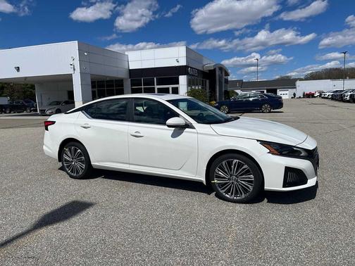 Pearl White Tricoat 2026 Nissan Altima SV AWD