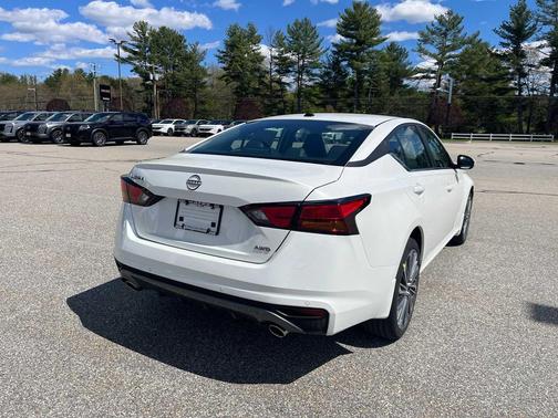 Pearl White Tricoat 2026 Nissan Altima SV AWD