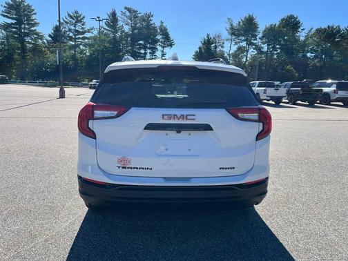 Summit White 2024 GMC Terrain SLT