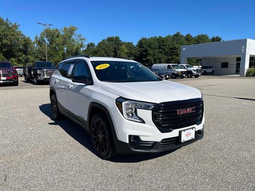 Summit White 2024 GMC Terrain SLT