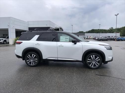2025 Nissan Pathfinder Platinum 4WD