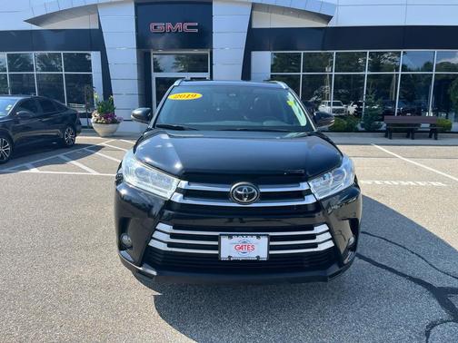Midnight Black Metallic 2019 Toyota Highlander XLE