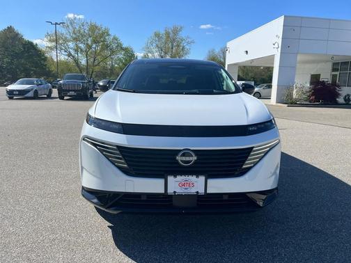 Everest White SPR Black 2026 Nissan Murano Platinum