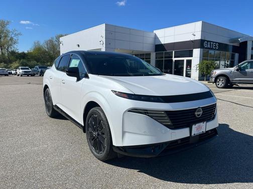 Everest White SPR Black 2026 Nissan Murano Platinum