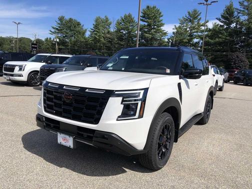Aspen White Tricoat/Super Black 2025 Nissan Armada PRO-4X 4WD