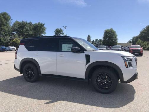 Aspen White Tricoat/Super Black 2025 Nissan Armada PRO-4X 4WD