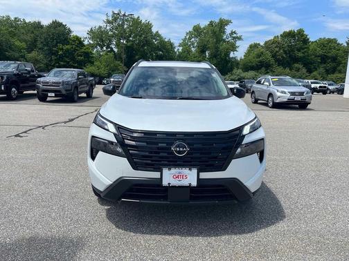 Everest White Pearl Tricoat 2026 Nissan Rogue Dark Armor