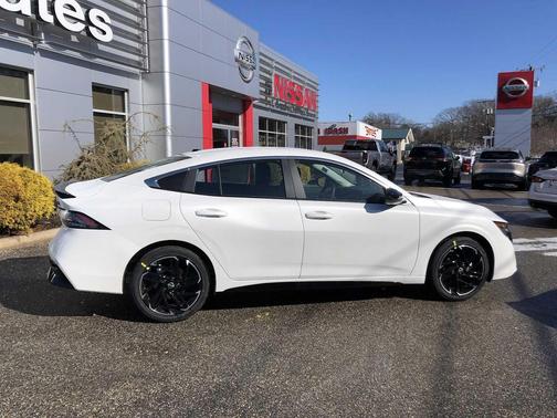 Aspen White Tricoat 2026 Nissan Sentra SR