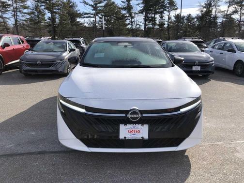 Aspen White Tricoat/Super Black 2026 Nissan Sentra SR
