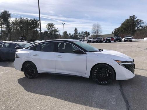 Aspen White Tricoat/Super Black 2026 Nissan Sentra SR