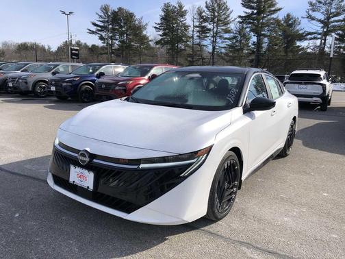 Aspen White Tricoat/Super Black 2026 Nissan Sentra SR