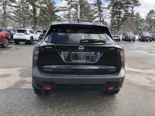 Super Black 2026 Nissan Kicks SV