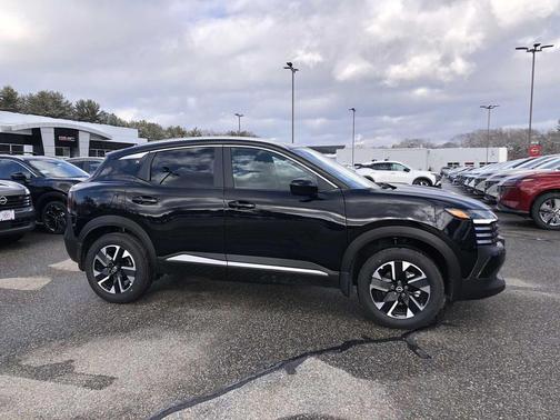 Super Black 2026 Nissan Kicks SV