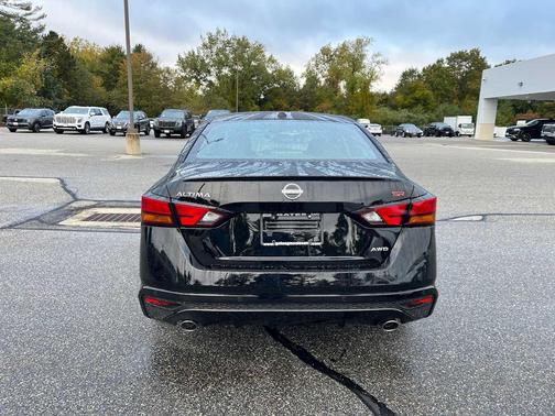 Super Black 2026 Nissan Altima SR AWD